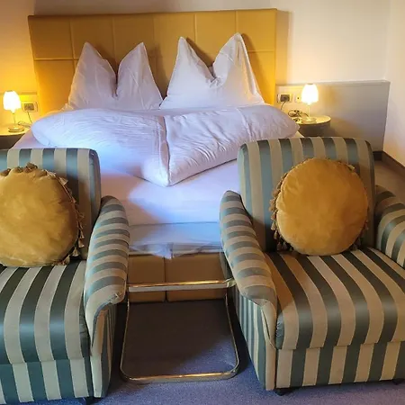 Отель Schoenbrunn