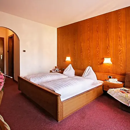 Hotel Schoenbrunn 3*